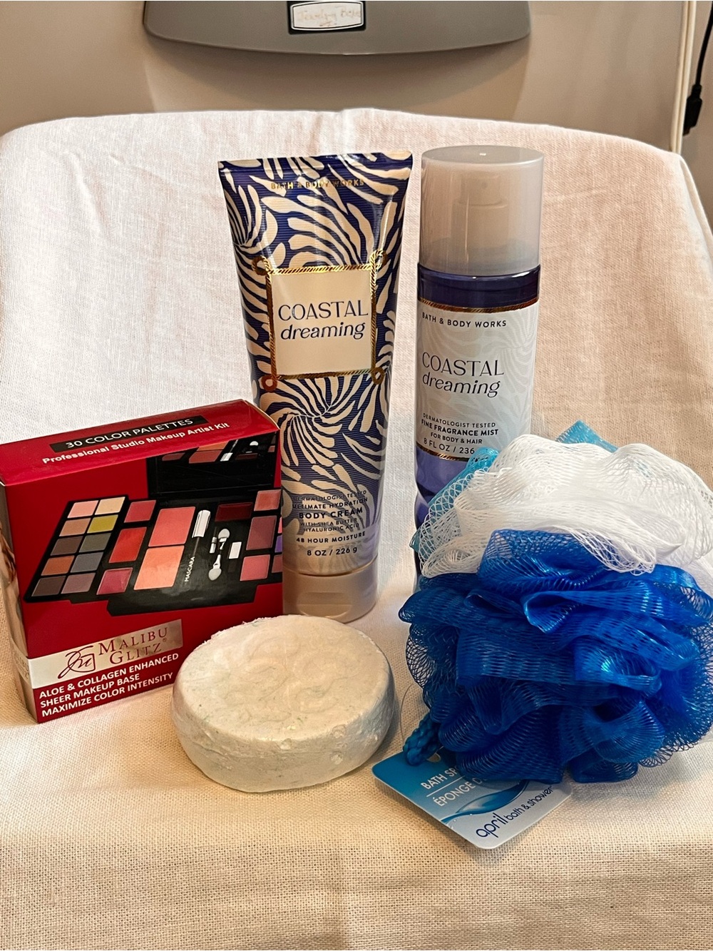 Bath & Body Works Coastal Dreaming Bundle with Blue and White Loofah